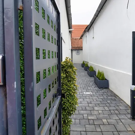 Onyx Studios By Ben Apartments Near City Center Sibiu Exterior photo